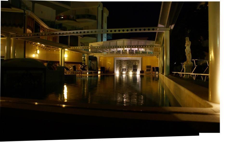 Hotel Lady Mary Milano Marittima Bagian luar foto