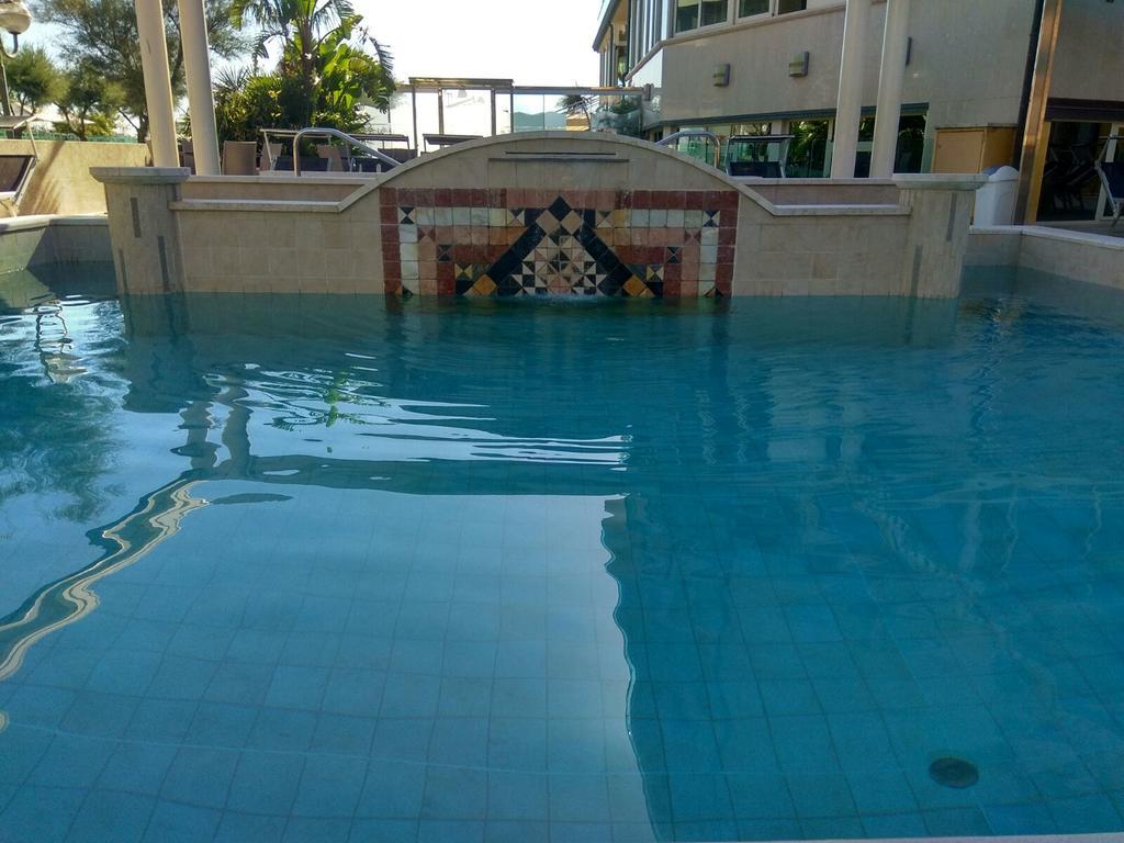 Hotel Lady Mary Milano Marittima Bagian luar foto