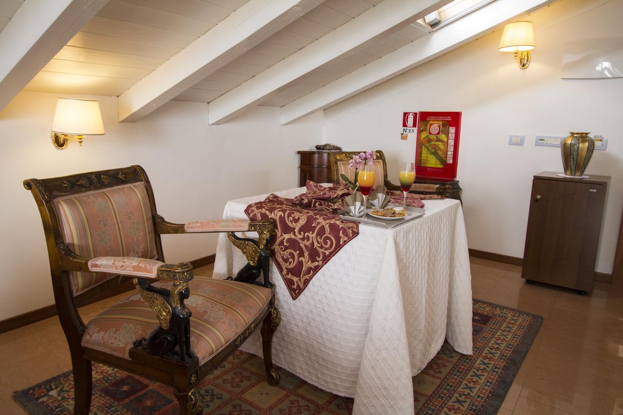 Hotel Lady Mary Milano Marittima Bagian luar foto