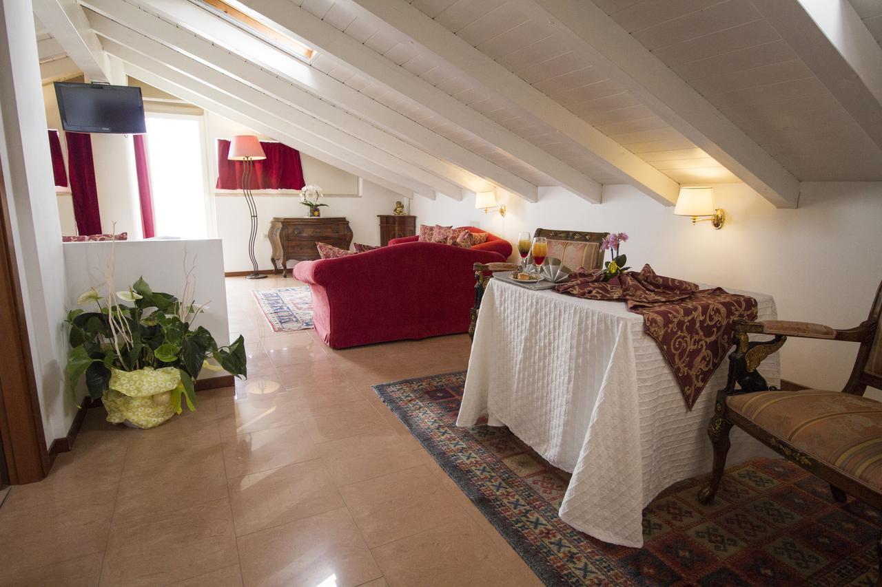 Hotel Lady Mary Milano Marittima Bagian luar foto
