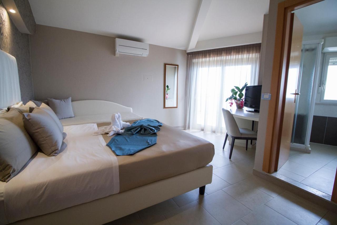 Hotel Lady Mary Milano Marittima Bagian luar foto